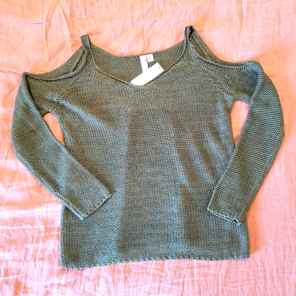 Alya Shoulder Cut-Out Sweater. Women's  Small. Green